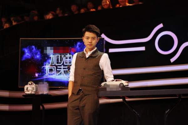 "未来博士"邓楚涵解释科学原理