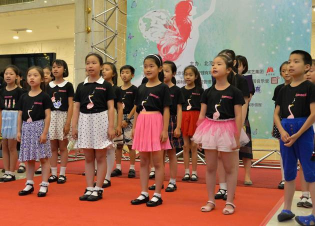 春天合唱团孩子们在演唱