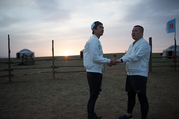 超岳组合上演草原旷世奇恋