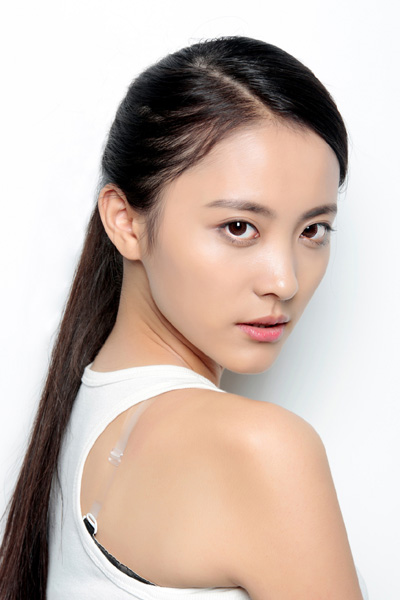 方子怡电影首秀 《灵魂寄生》挑梁女一号|灵魂寄生|vr|方子怡_新浪娱