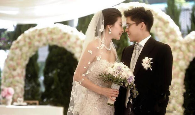 在自家场地举行甜蜜婚礼