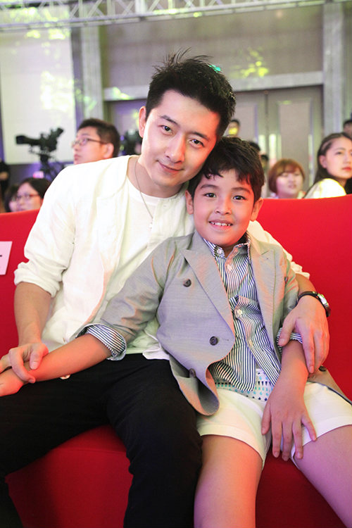 暖爸萌娃再相聚 