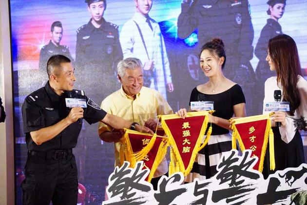 《警花警犬》发布会 侯梦莎萌犬感动重逢