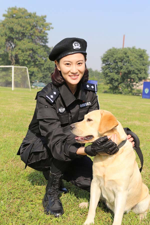 警花与警犬侯梦莎携警犬樱桃归来