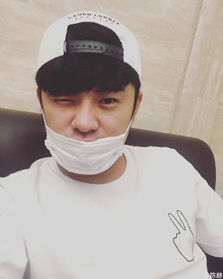 陈赫与粉丝上演谍中谍 网友:这很陈赫