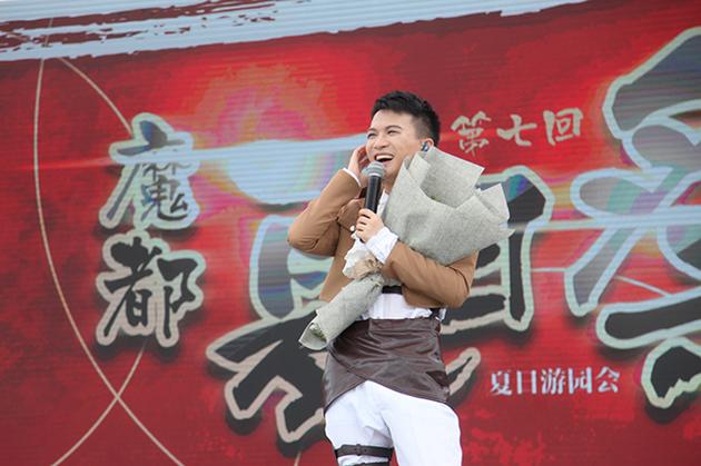 周深现场演唱《大鱼》