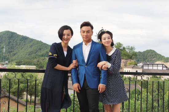> 正文  新浪娱乐讯 由穆婷婷[微博],释小龙[微博],杨舒,臧洪娜,李健