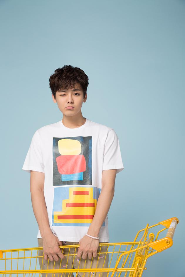 侯明昊呆萌写真