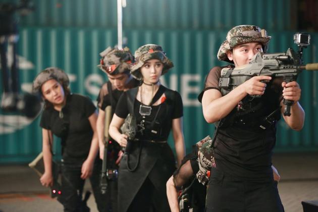 《白小姐急旋风》范冰冰帅气飞天 薛之谦惊叹"好好看"