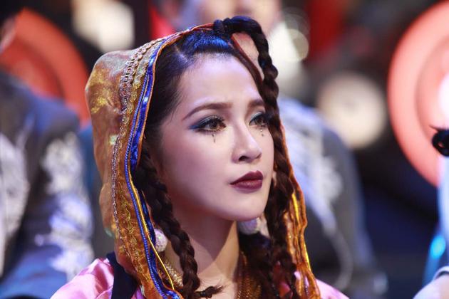 艾菲改编新疆民歌《花儿为什么这样红》