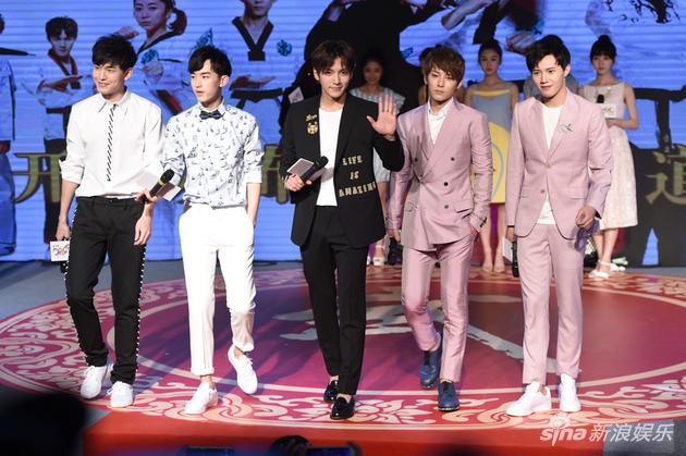 五位男演员帅气亮相