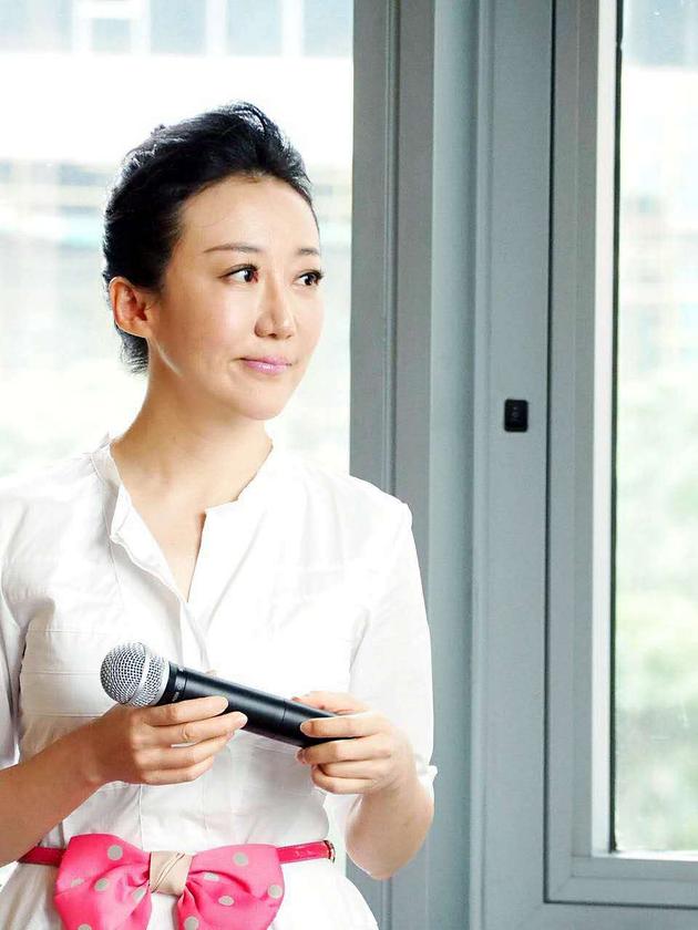 秋微谈男星出轨制作人爱上歌手比比皆是