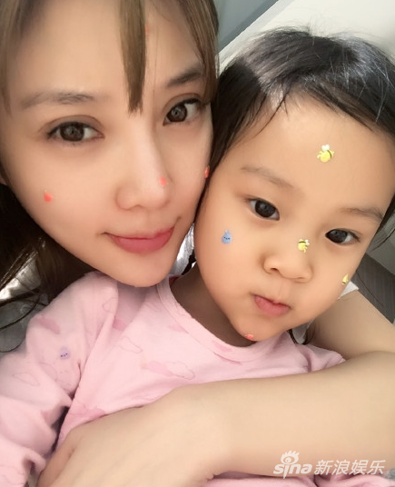 李小璐甜馨母女