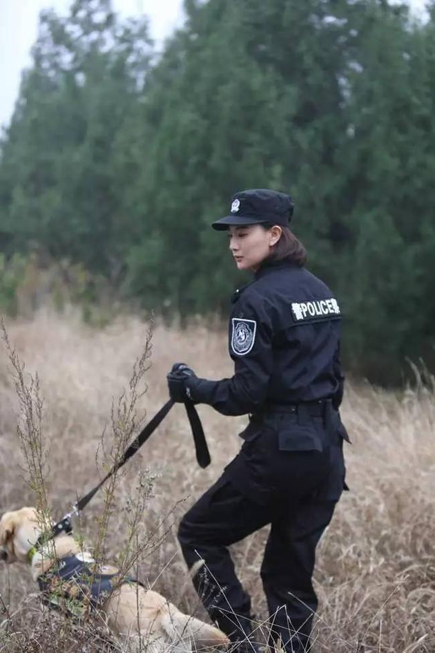 《警花与警犬》侯梦莎:警犬教会我勇敢
