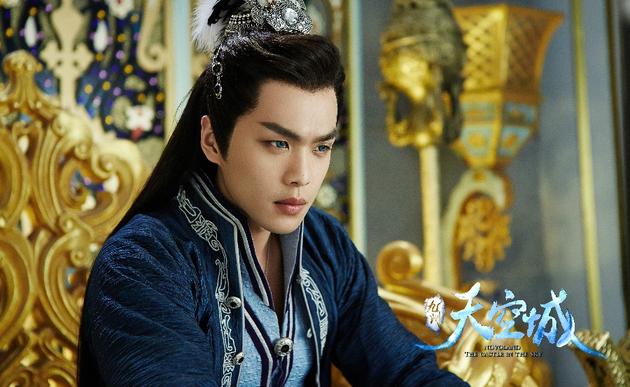 张若昀伤心独坐（张若昀饰风天逸）