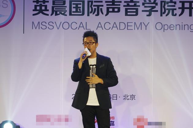 歌手孙伯纶现身北京