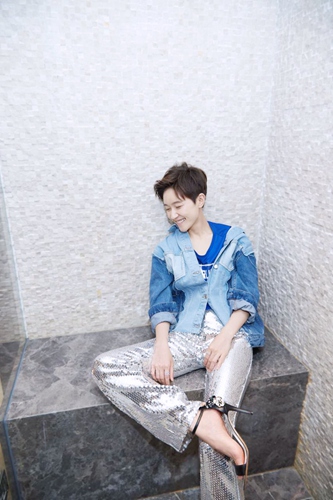 焦俊艳陆垚上演美帅反差萌