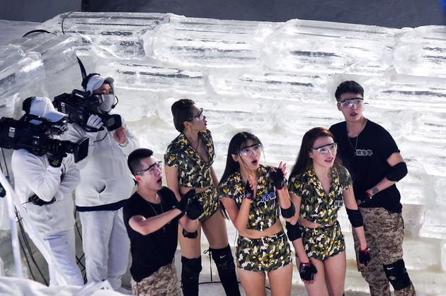 综艺 > 正文  新浪娱乐讯 7月17日,《完美假期》第二季启动仪式在零下