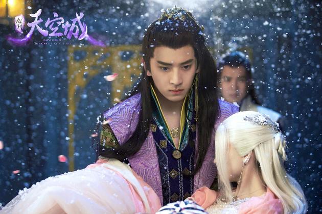 陈若轩寒心怀抱鞠婧祎（陈若轩饰羽还真）