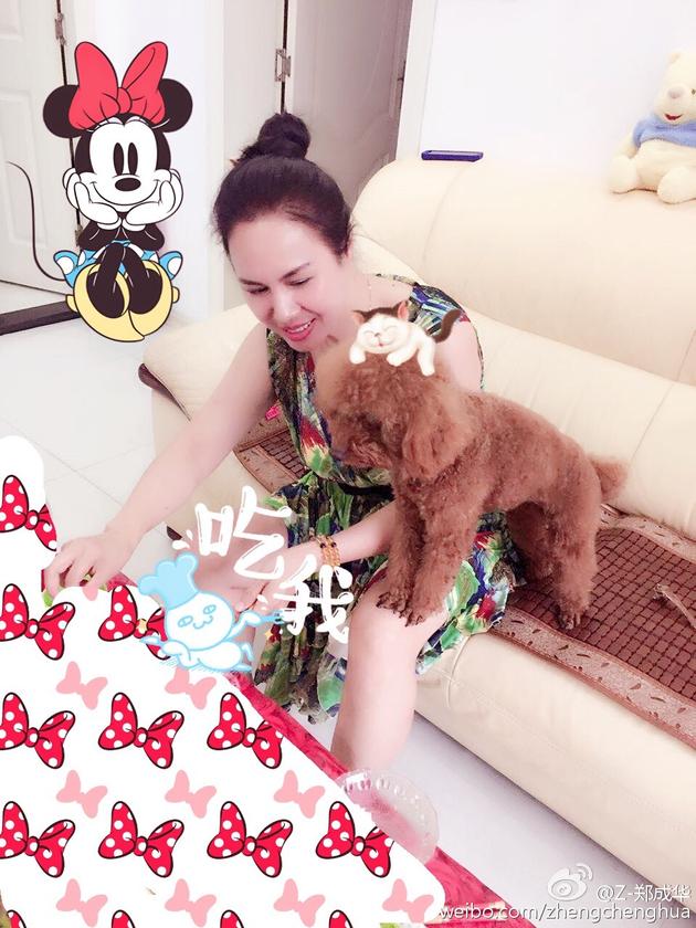 7月19日,郑爽爸爸郑成华[微博]在微博晒出妻子近照,并配文"老婆"