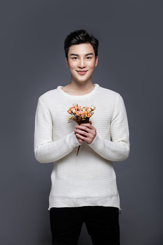 《八月未央》杨帅帅气搭宋茜变身男闺蜜|宋茜|付辛博|陈小春_新浪娱乐