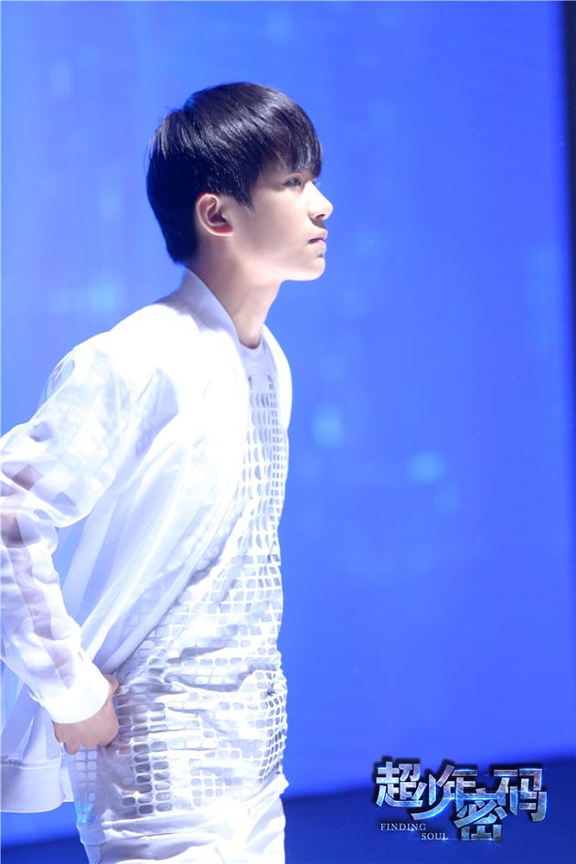 易烊千玺饰谌浩轩