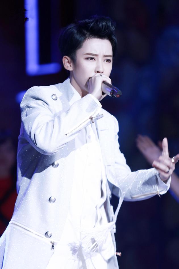 “毒药”李颖帅气演绎《龙拳》致敬周杰伦