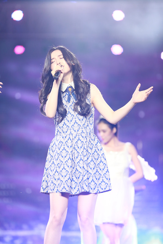 超级演唱会第四场落幕超女金雯昕成黑马