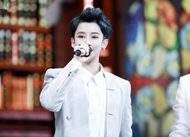 “毒药”李颖亮相《天天向上》