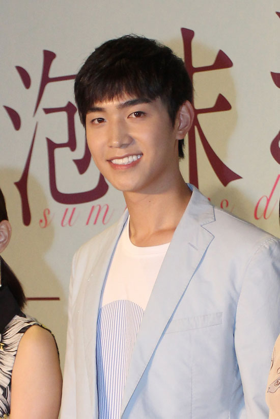 严禹豪泡沫之夏首映谈拍戏遭排挤