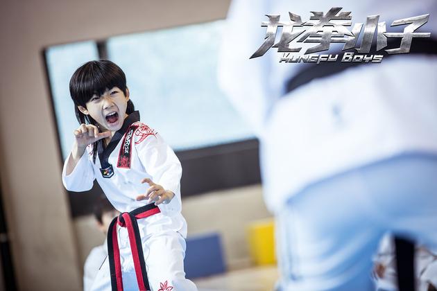 娱乐讯 由陶声,王玮联合执导,90后实力派演员刘芮麟,功夫神童林秋楠