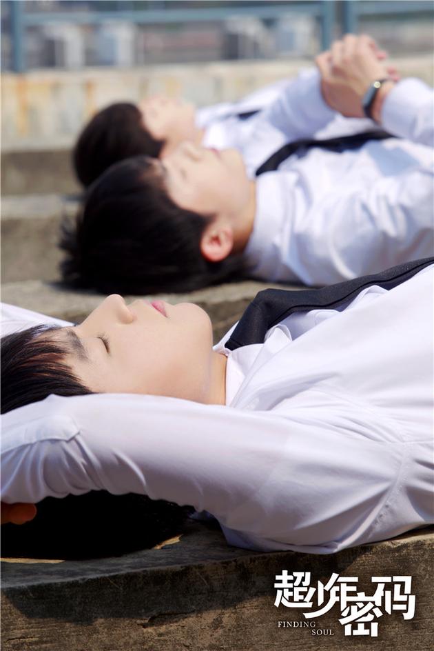 TFBOYS上演校园温情