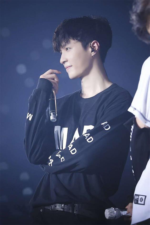 张艺兴温柔笑容