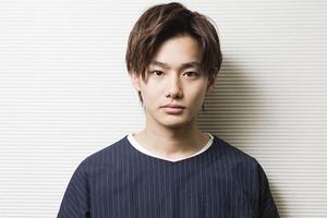 月九剧三兄弟喝醉酒野村周平惨摔伤 手机新浪网