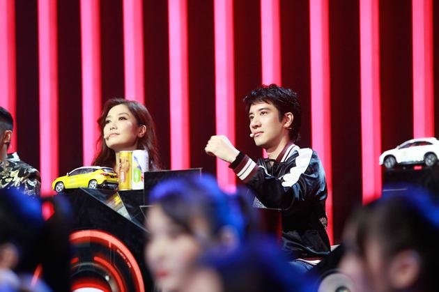 王力宏为选手打气