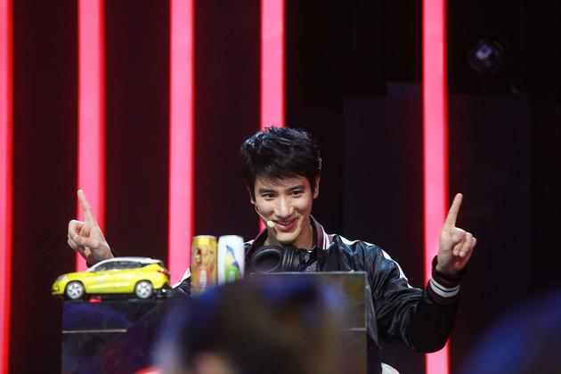 王力宏学金星比完美手势