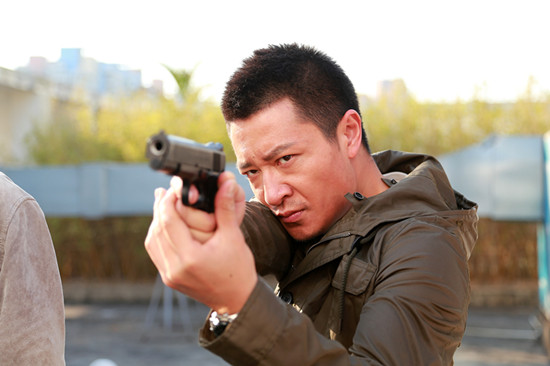 李宗翰举枪造型