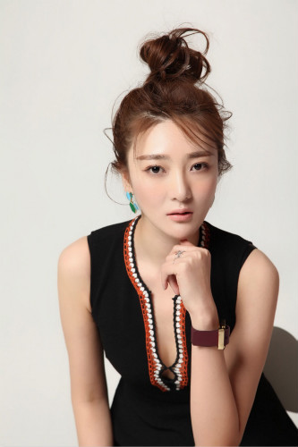 盖玺新电影杀青清新可人被赞身材好