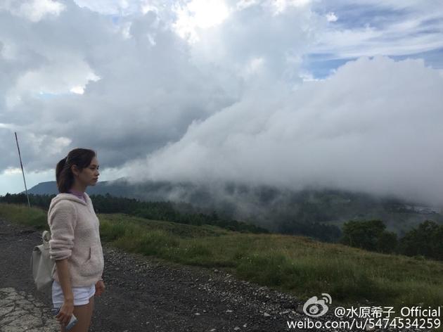 水原希子晒出游照
