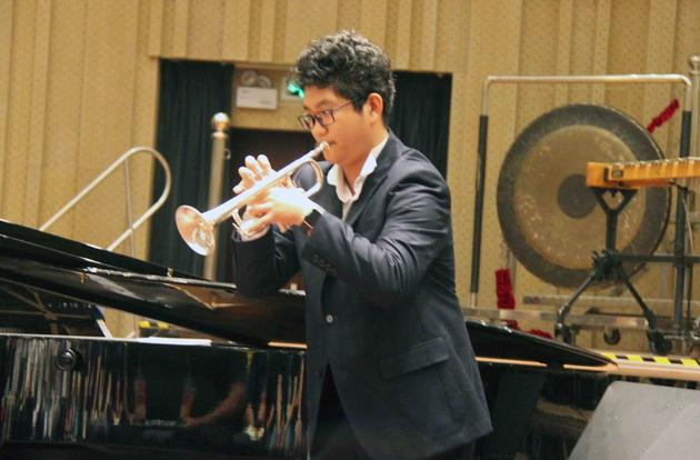 陈嘉伟在开幕式小号独奏