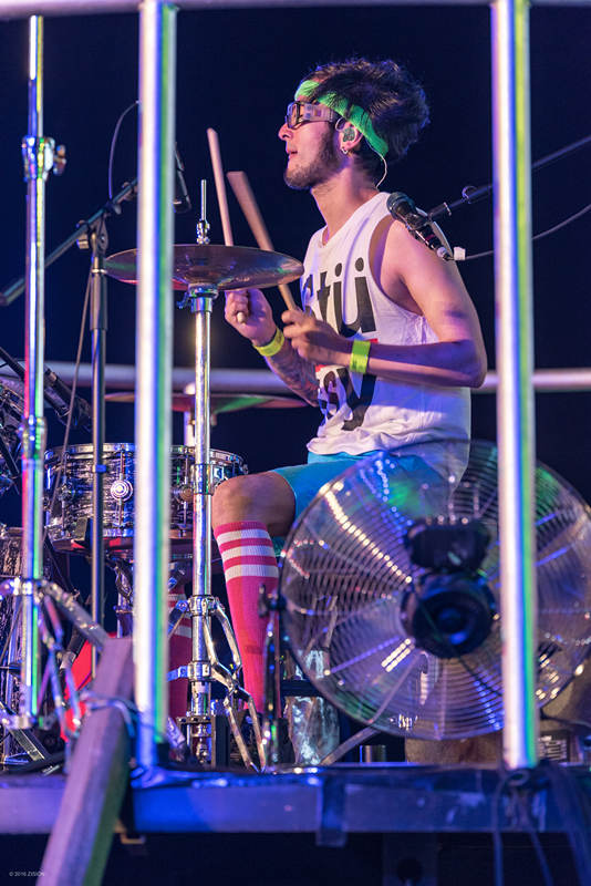 反光镜乐队新曲《来到你身边》首发