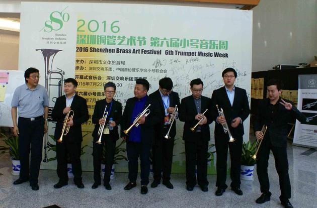 戴中晖教授和他的学生们