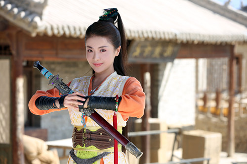 贡米饰演丁灵琳