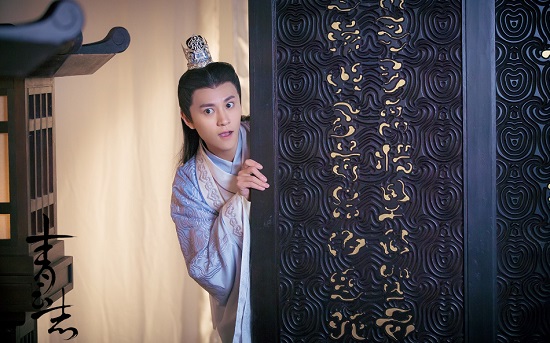 秦俊杰饰演曾书书