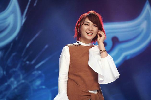 李雨台上台下“反差萌”