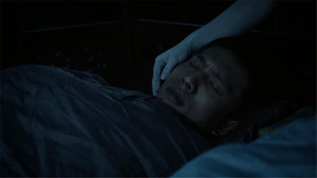 翟子陌七月半2遭鬼压床演技逼真