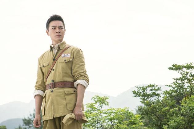 万思维女匪首杀青穿上军装就是自己