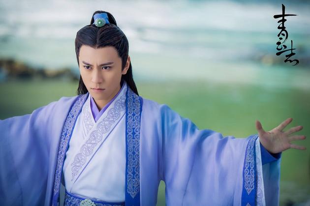 秦俊杰饰演曾书书