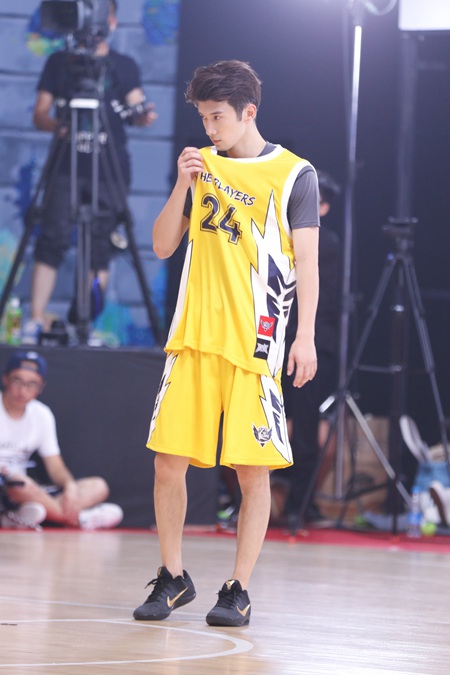 刘芮麟踢馆星联和刘烨黑人篮球对决