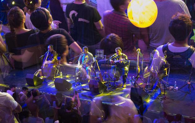 恒哈图乐队舞台